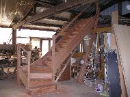 Fabrication et pose d´escalier quart tournant droit par un menuisier en haute-loire (43)