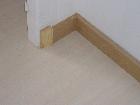 Fabrication et pose de plinthes massives moulurées sur parquet flottant par un artisan menuisier à retournac (43)